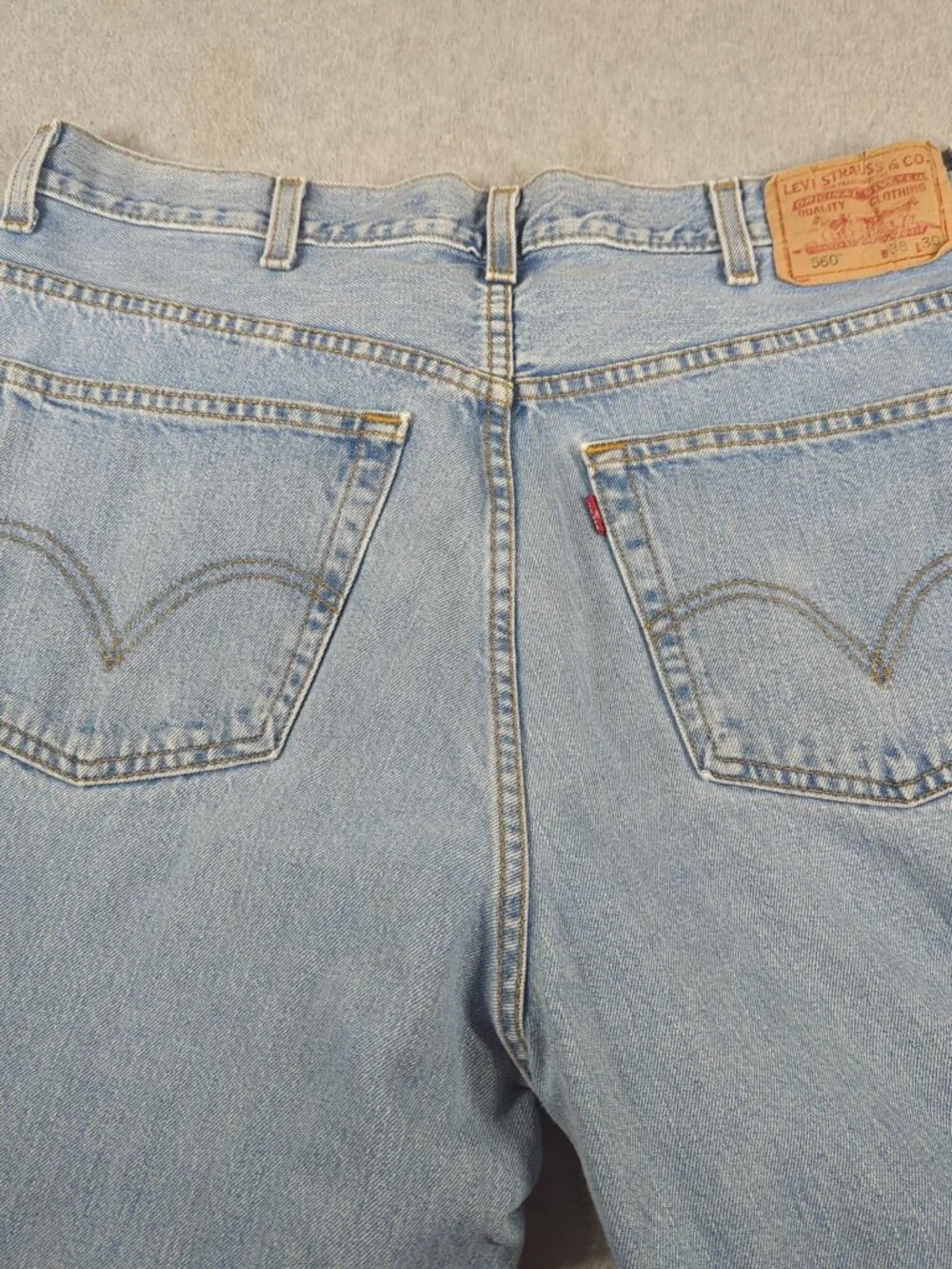 Levi's 560 Jeans Men's 38x30 Blue Comfort Fit Tapered Leg Baggy Faded Light Wash